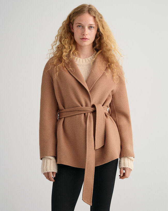 Americana cosida a mano con cinturón