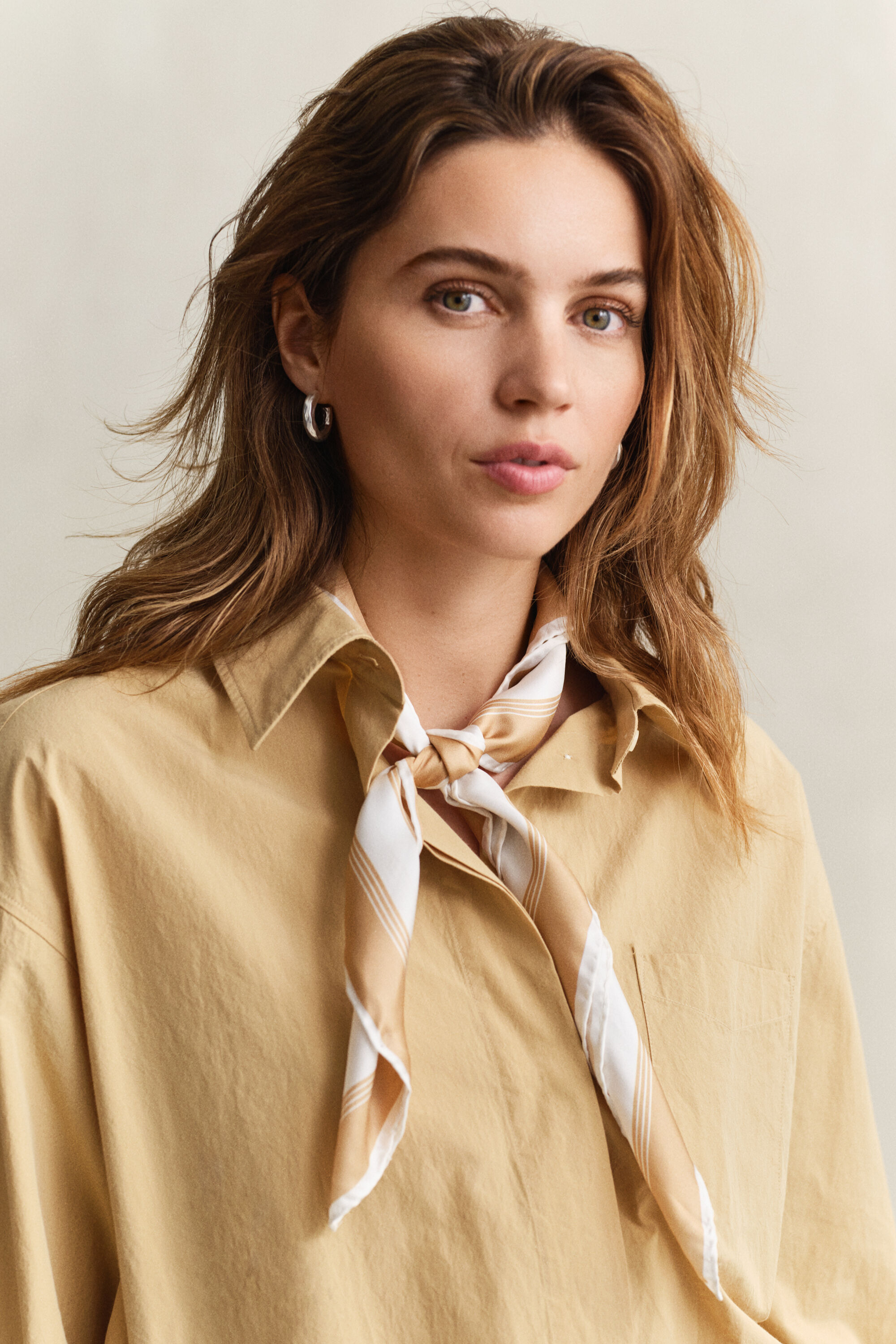 Pañuelo de seda con monograma