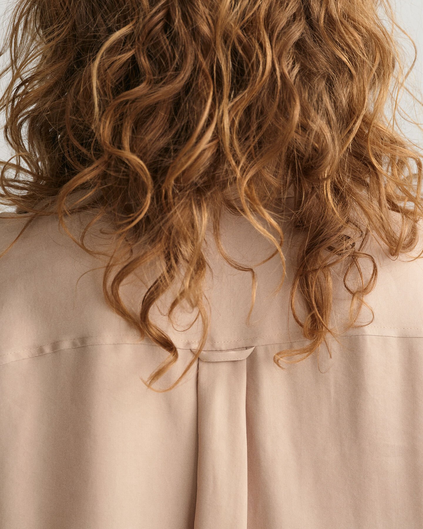 Camisa Relaxed Fit con bolsillo con solapa