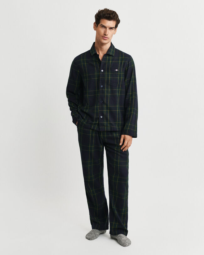 Caja de regalo con pijama de franela a cuadros