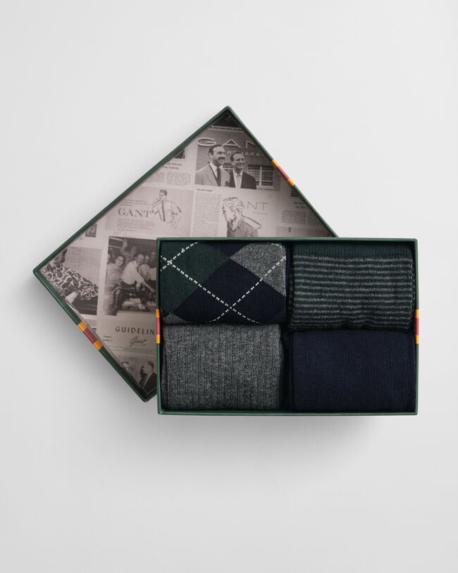 Caja de regalo con cuatro pares de calcetines de rombos y rayas