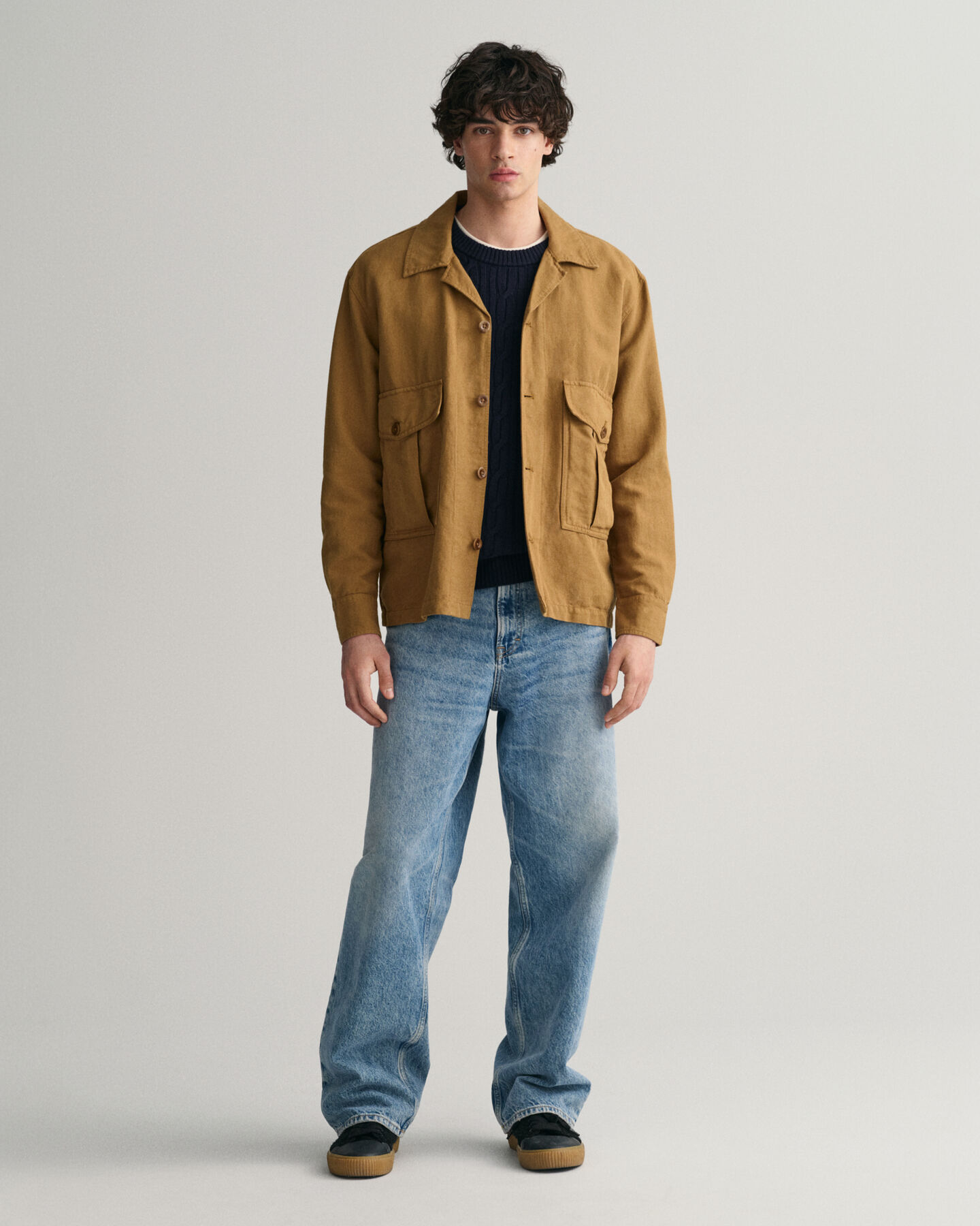 Jersey de cuello redondo y punto de ochos en lana de oveja