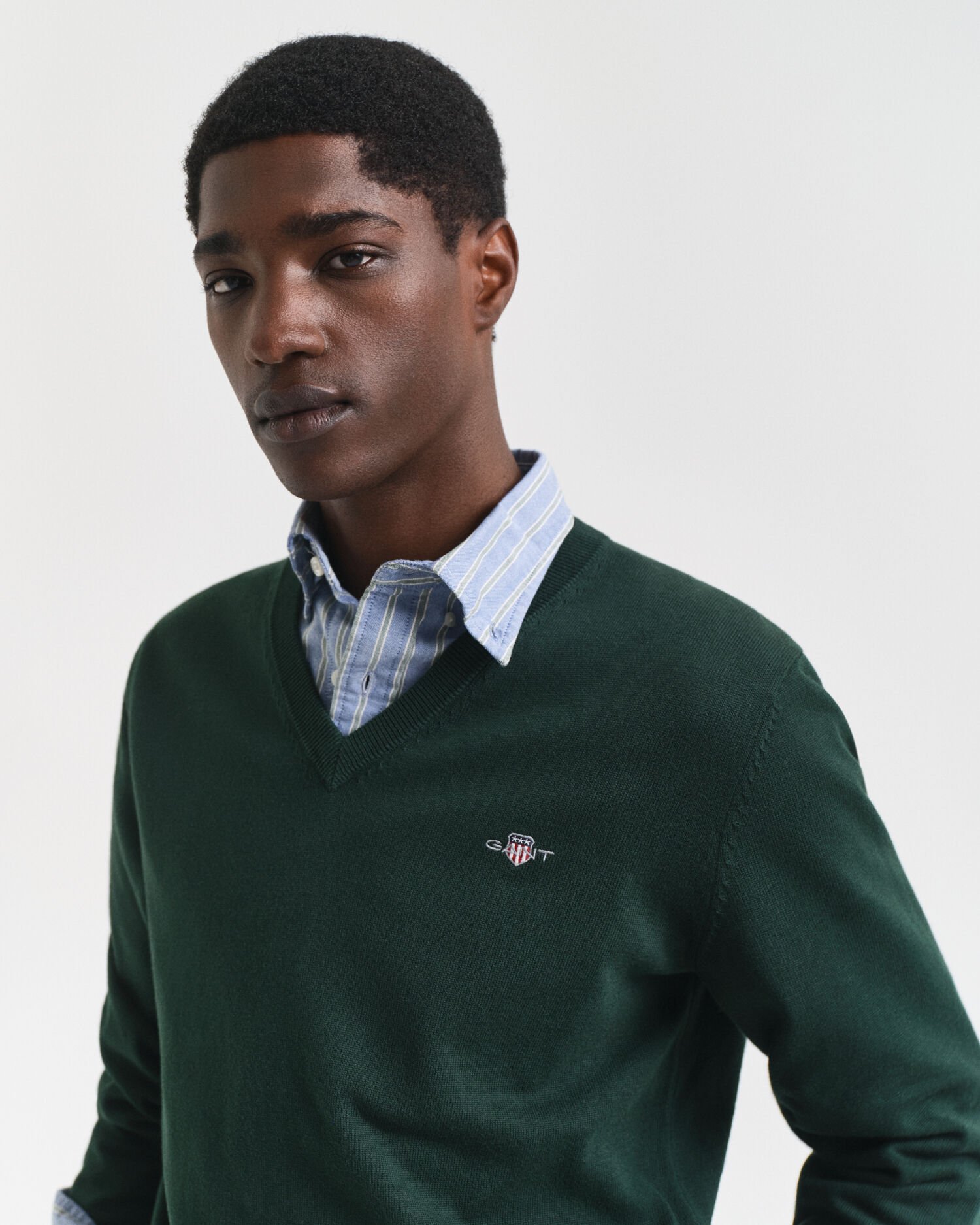 Jersey clásico de algodón con cuello de pico