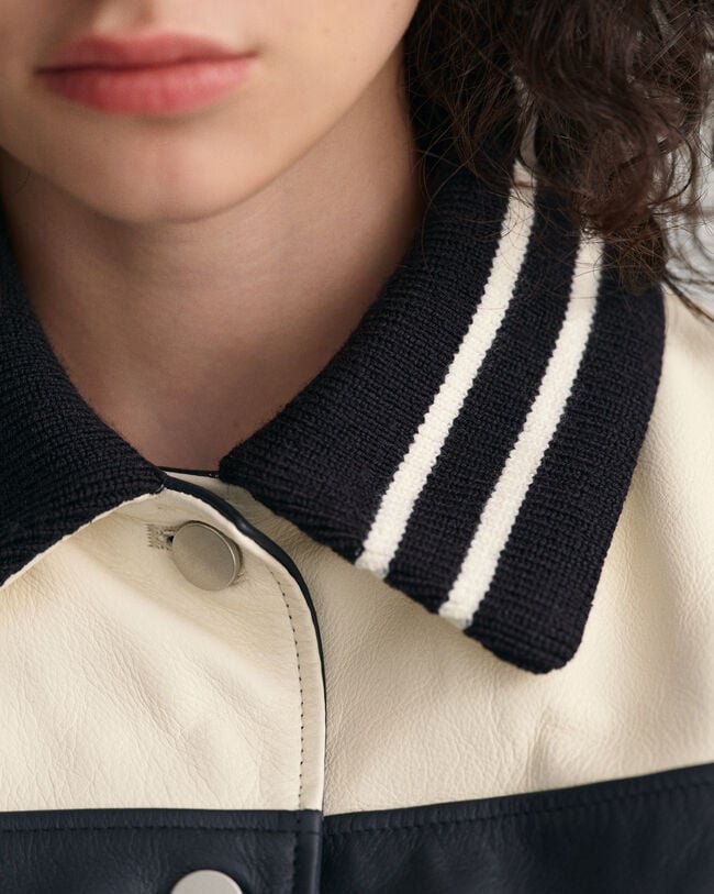 Cazadora de piel con diseño de bloques