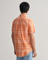 Camisa Regular Fit de manga corta en algod&oacute;n y lino a cuadros