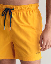 Ba&ntilde;ador corto