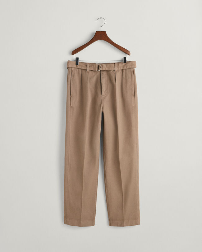 Pantalones chinos de pinzas con cinturón