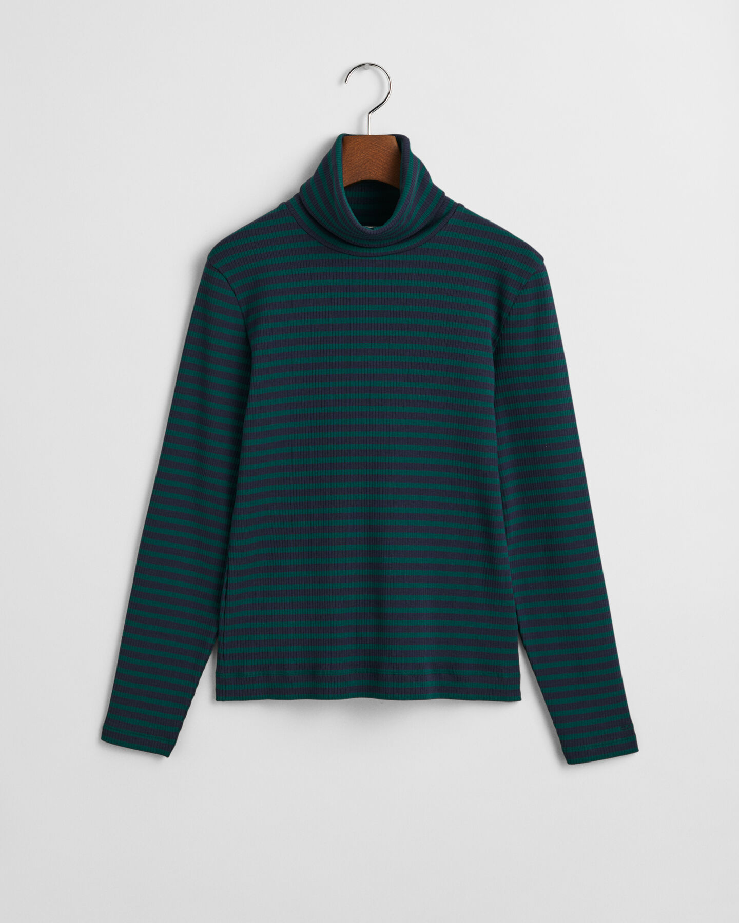 Camiseta acanalada de rayas con cuello de cisne y manga larga