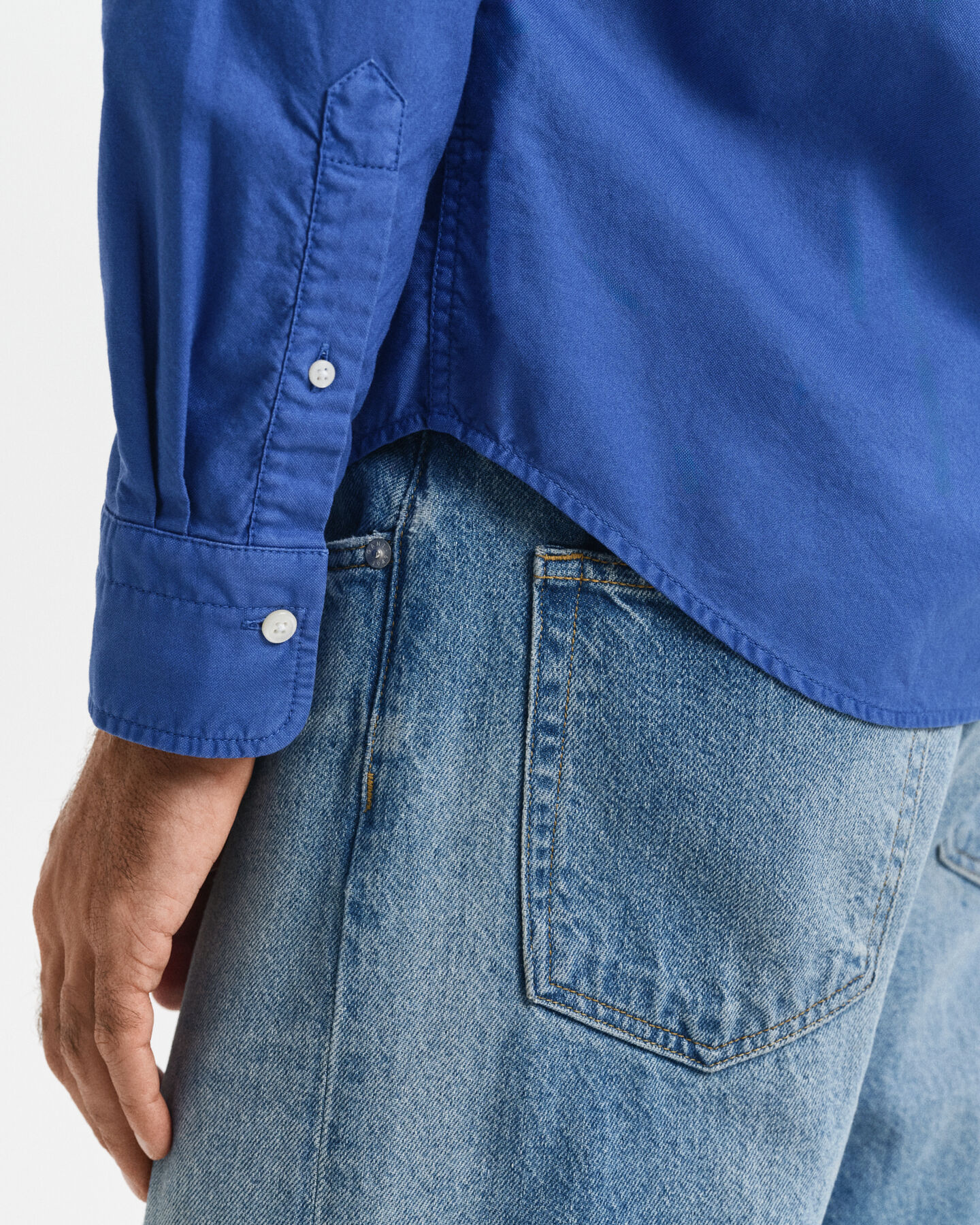 Camisa Oxford Regular Fit Archive te&ntilde;ida en prenda