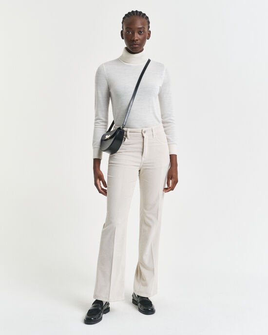 Vaqueros acampanados de pana