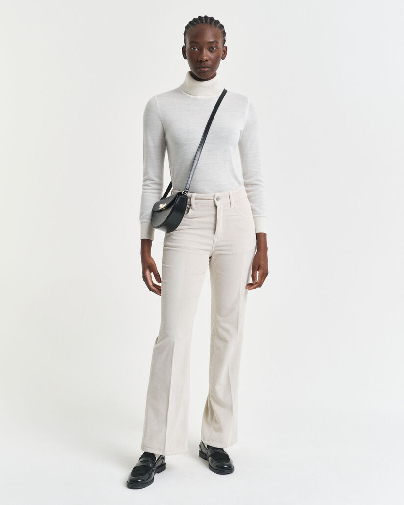 Vaqueros acampanados de pana