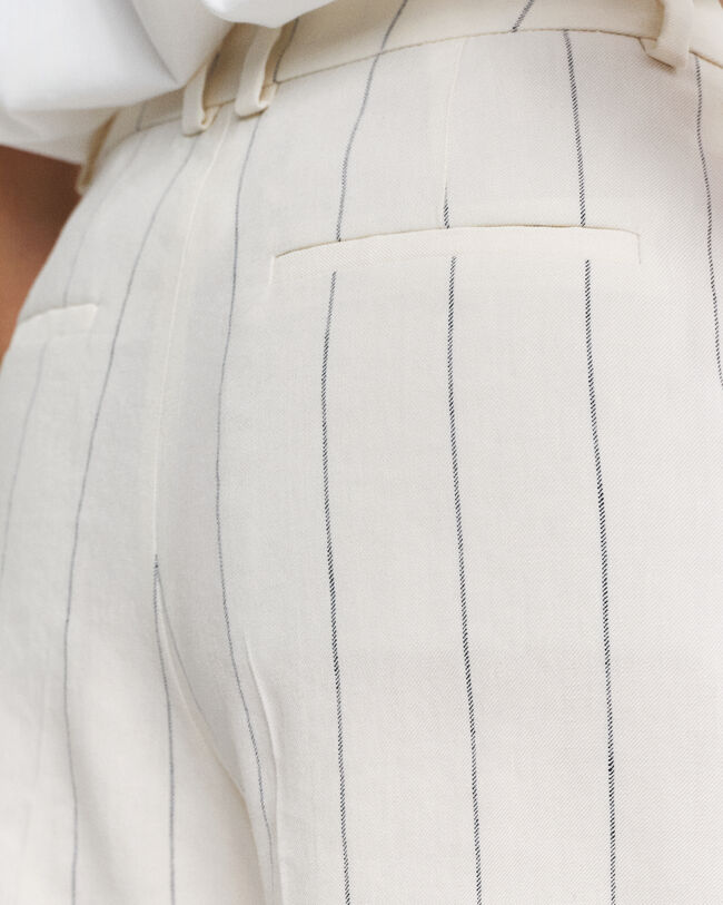 Pantalones cortos de lino con raya diplomática