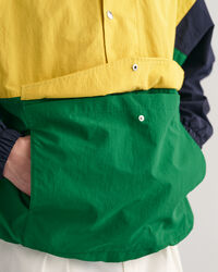 Anorak con bloques de color