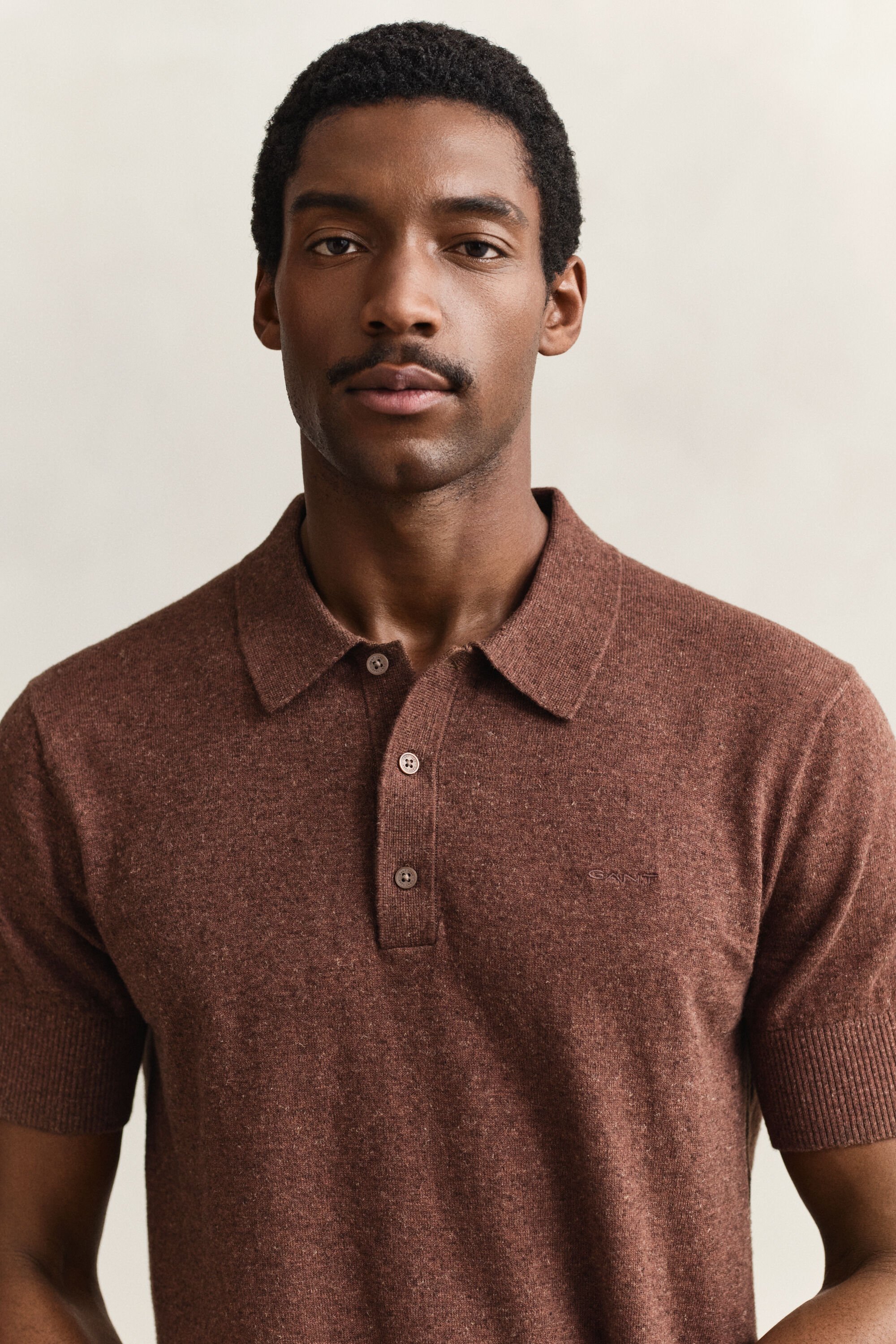 Jersey tipo polo de manga corta en mezcla de algodón flameado