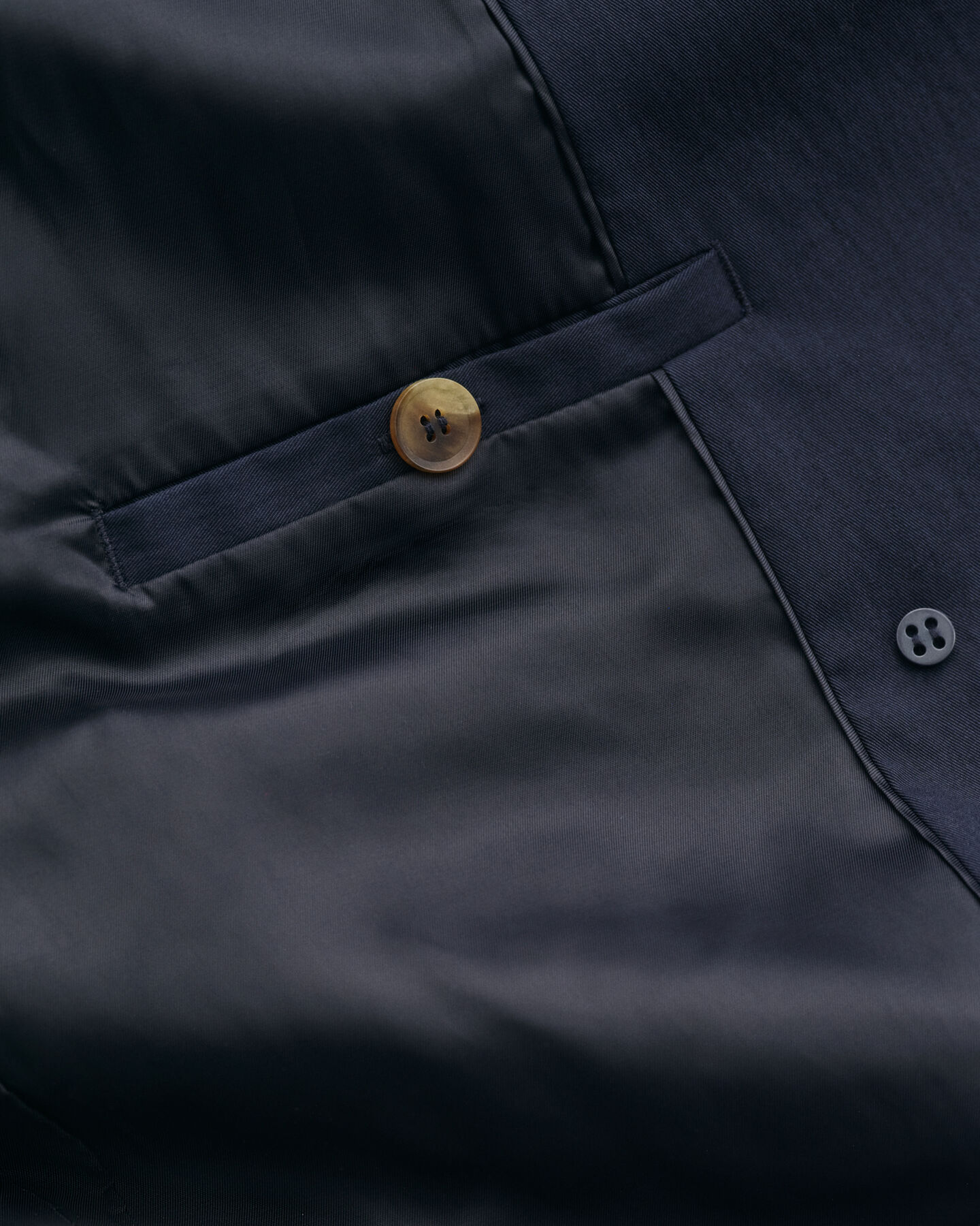 Chaqueta tipo gabardina de largo medio