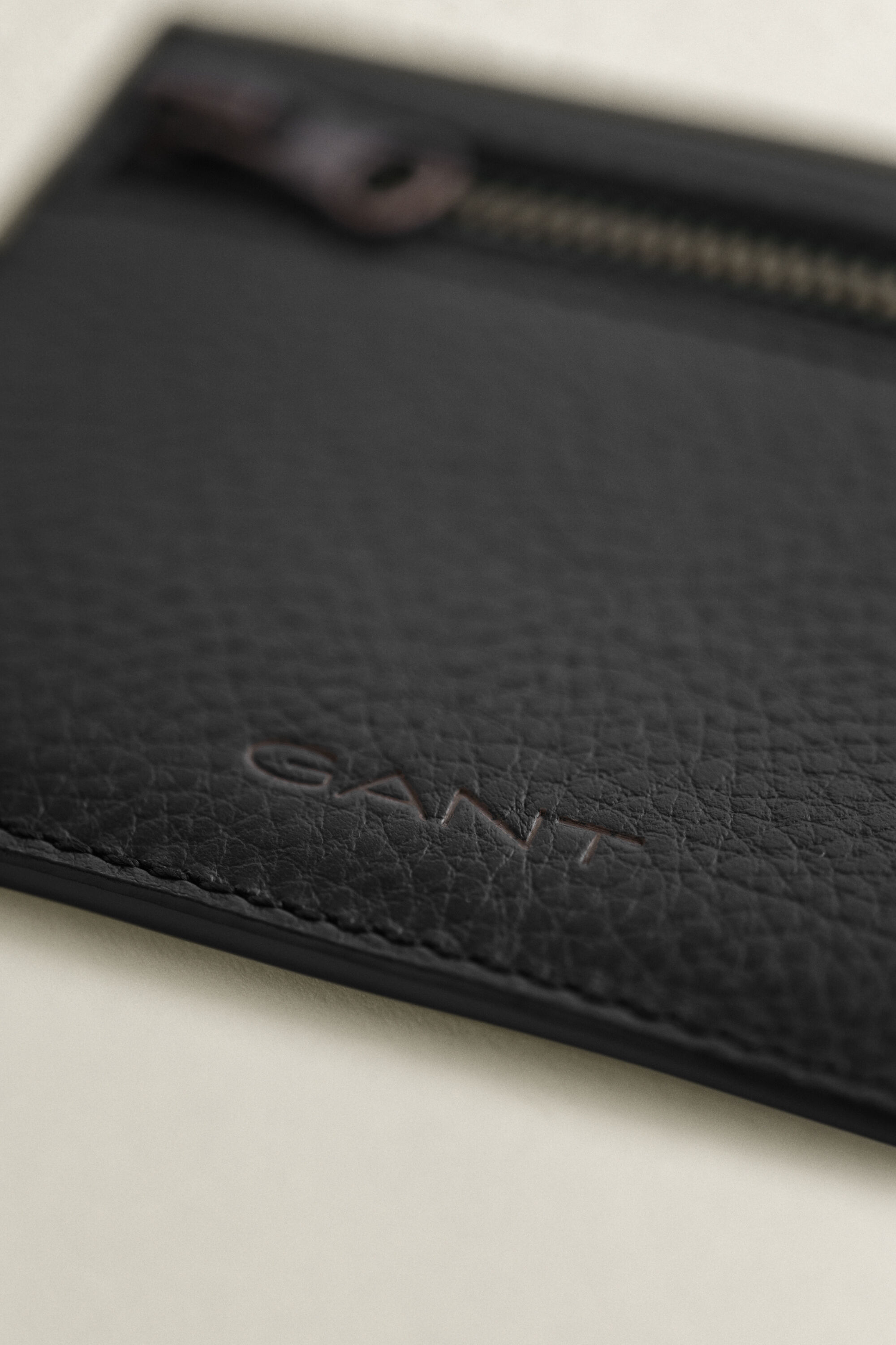 Tarjetero de piel granulada