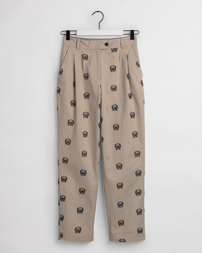 Pantalones chinos de pinzas y talle alto con bordado Crest