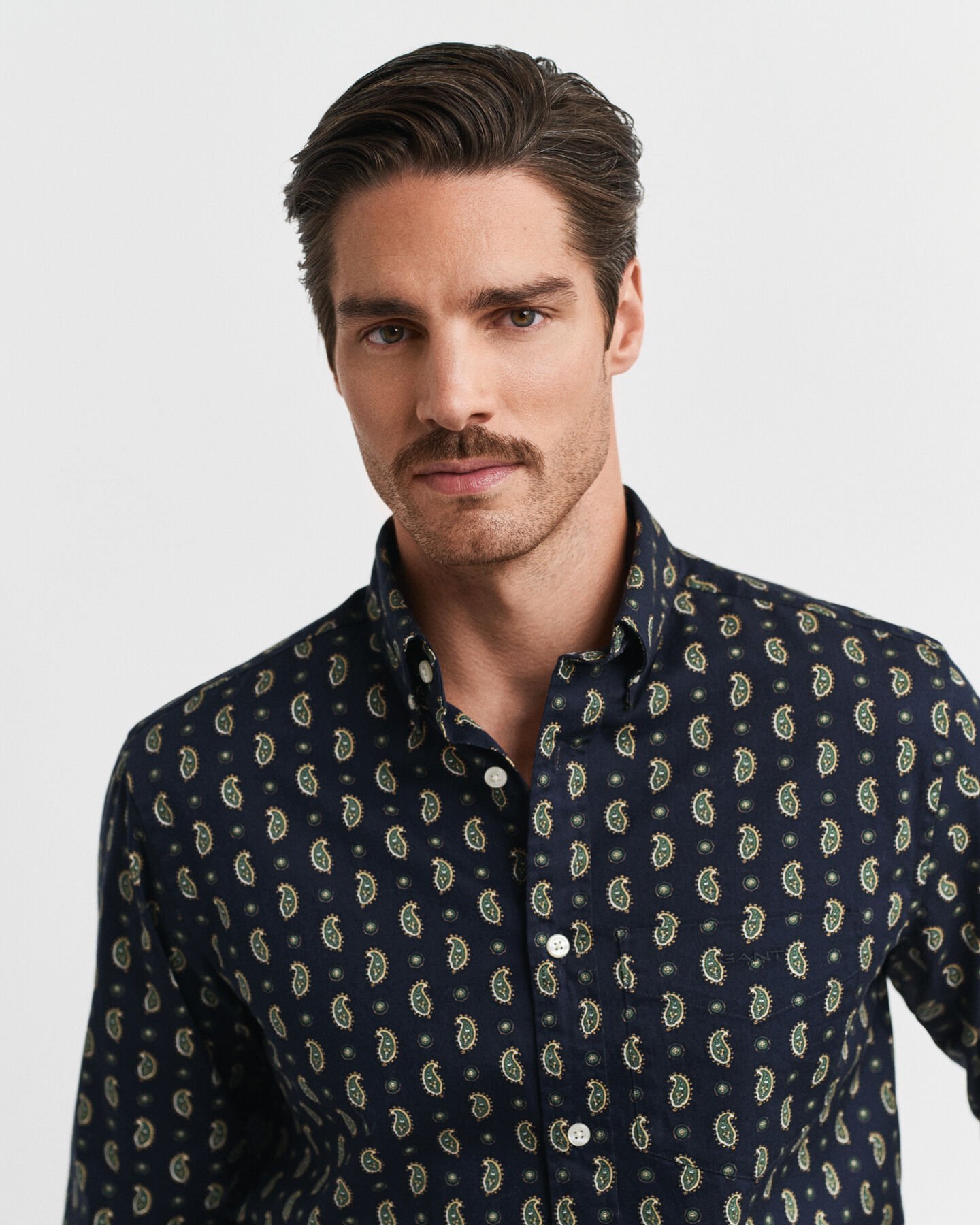 Camisa Regular Fit de sarga con estampado de cachemir
