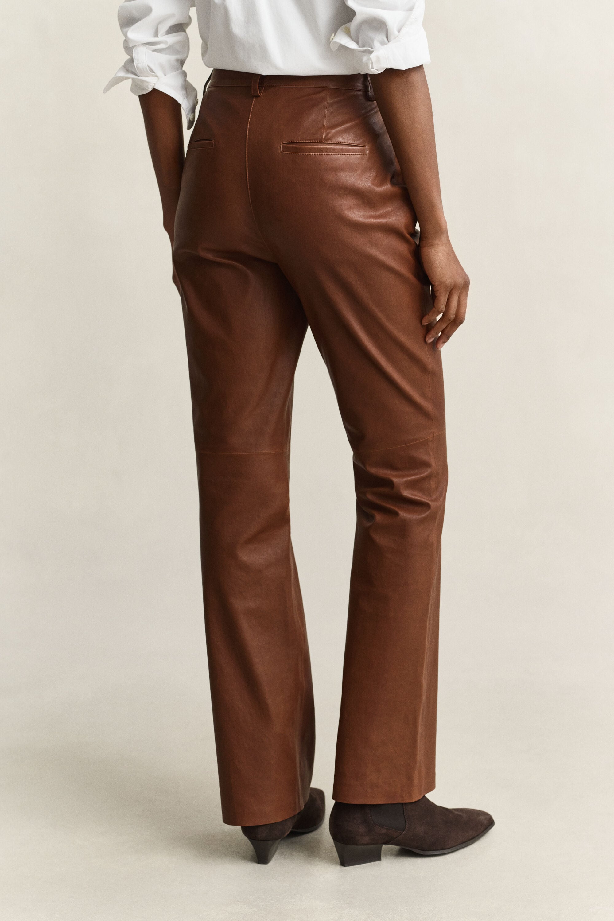 Pantalones acampanados de piel