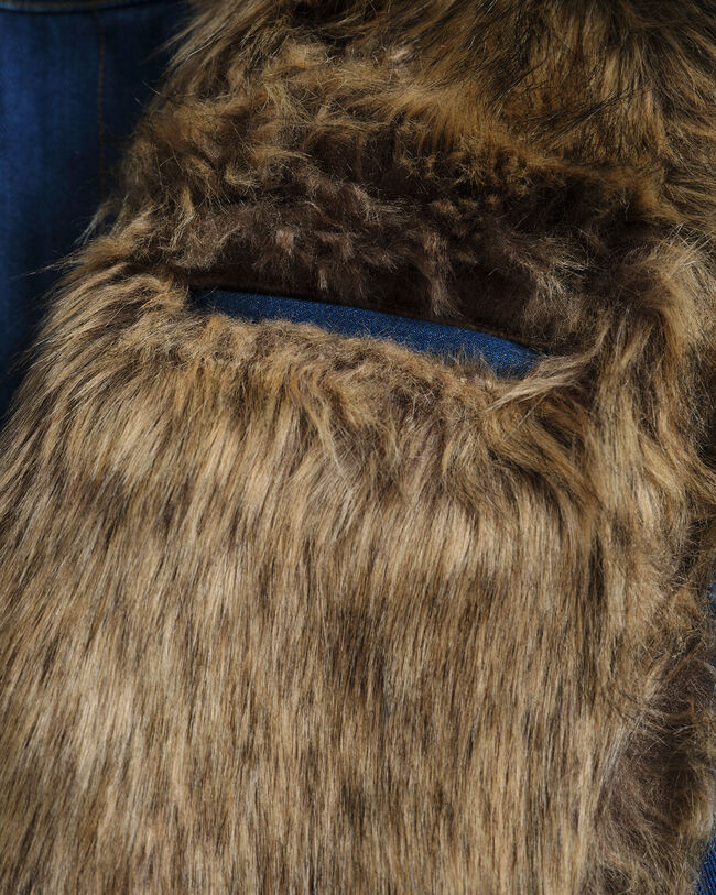 Cazadora vaquera Wrangler x GANT con pelo sintético