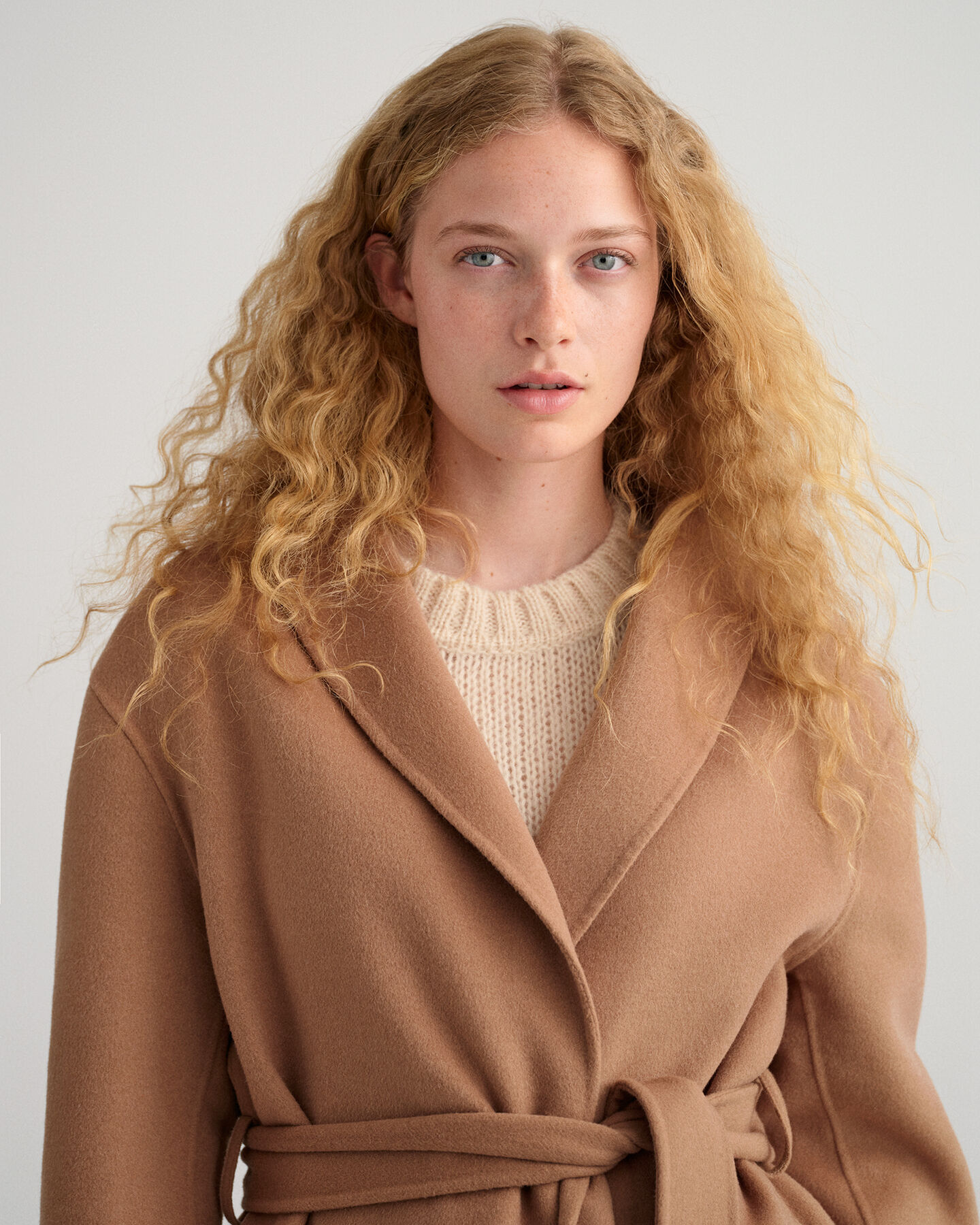 Americana cosida a mano con cinturón