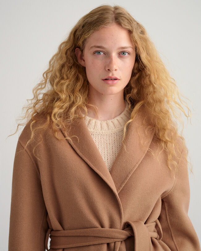 Americana cosida a mano con cinturón