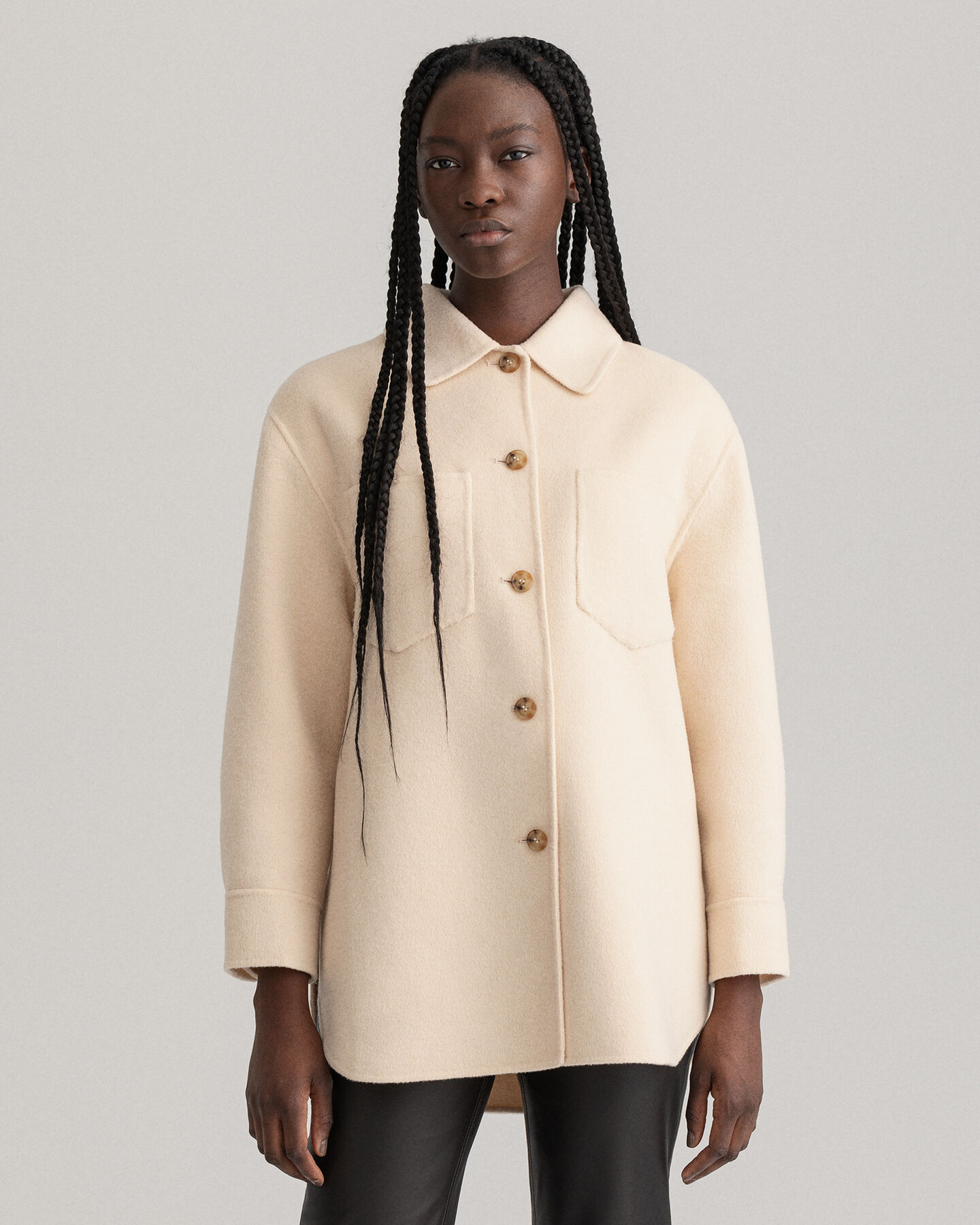 Sobrecamisa cosida a mano