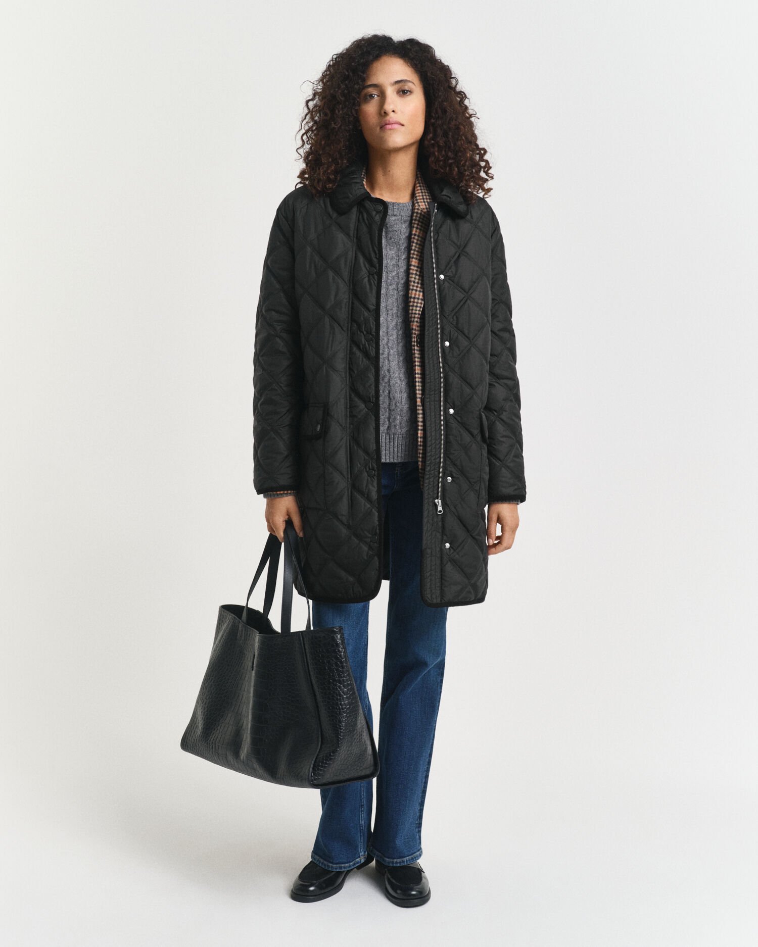 Abrigo acolchado con ribete de pana