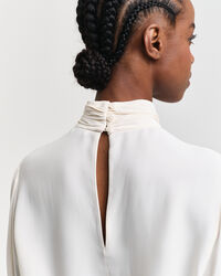 Blusa de cuello cerrado