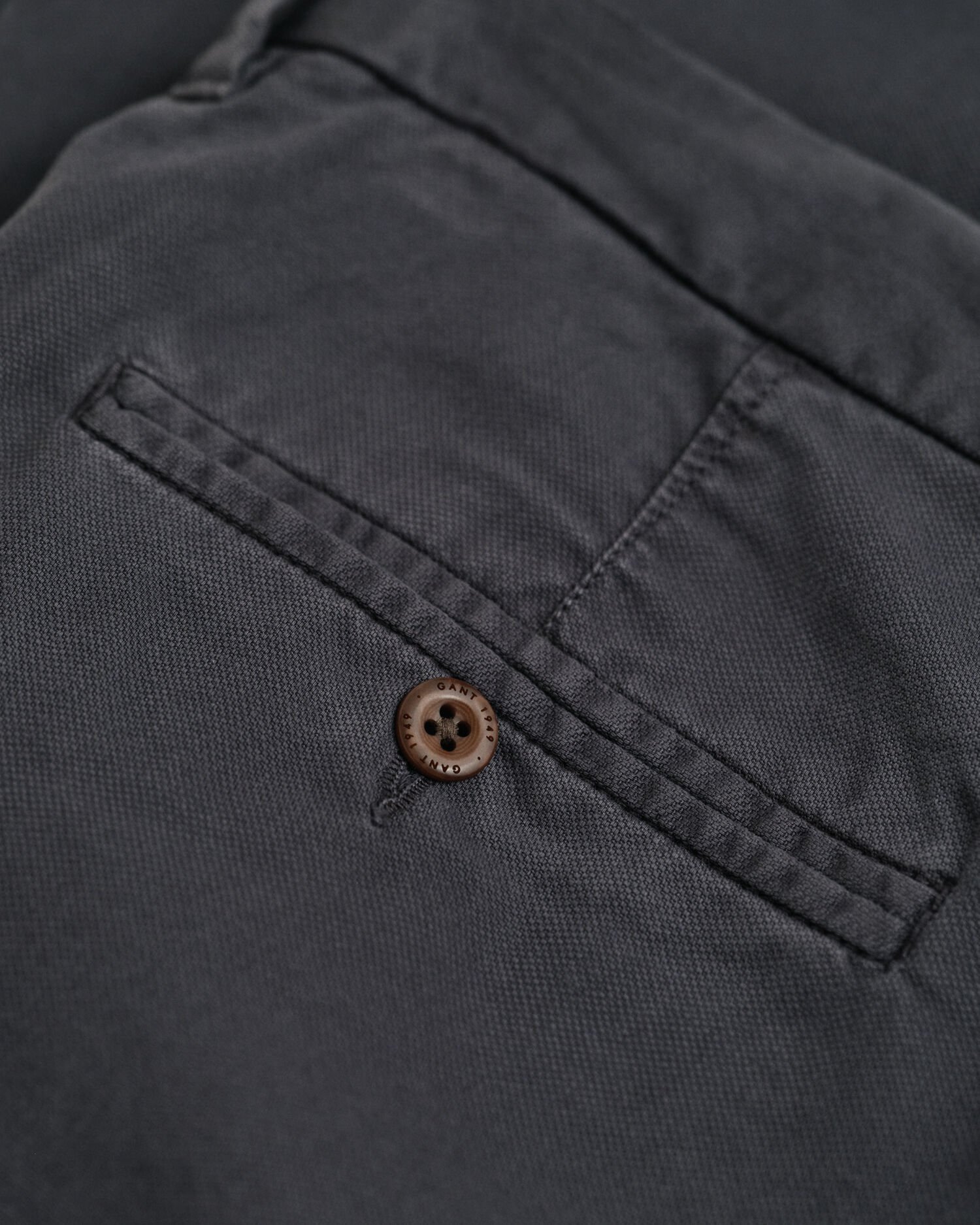 Pantalones chinos estructurados Slim Fit con textura labrada