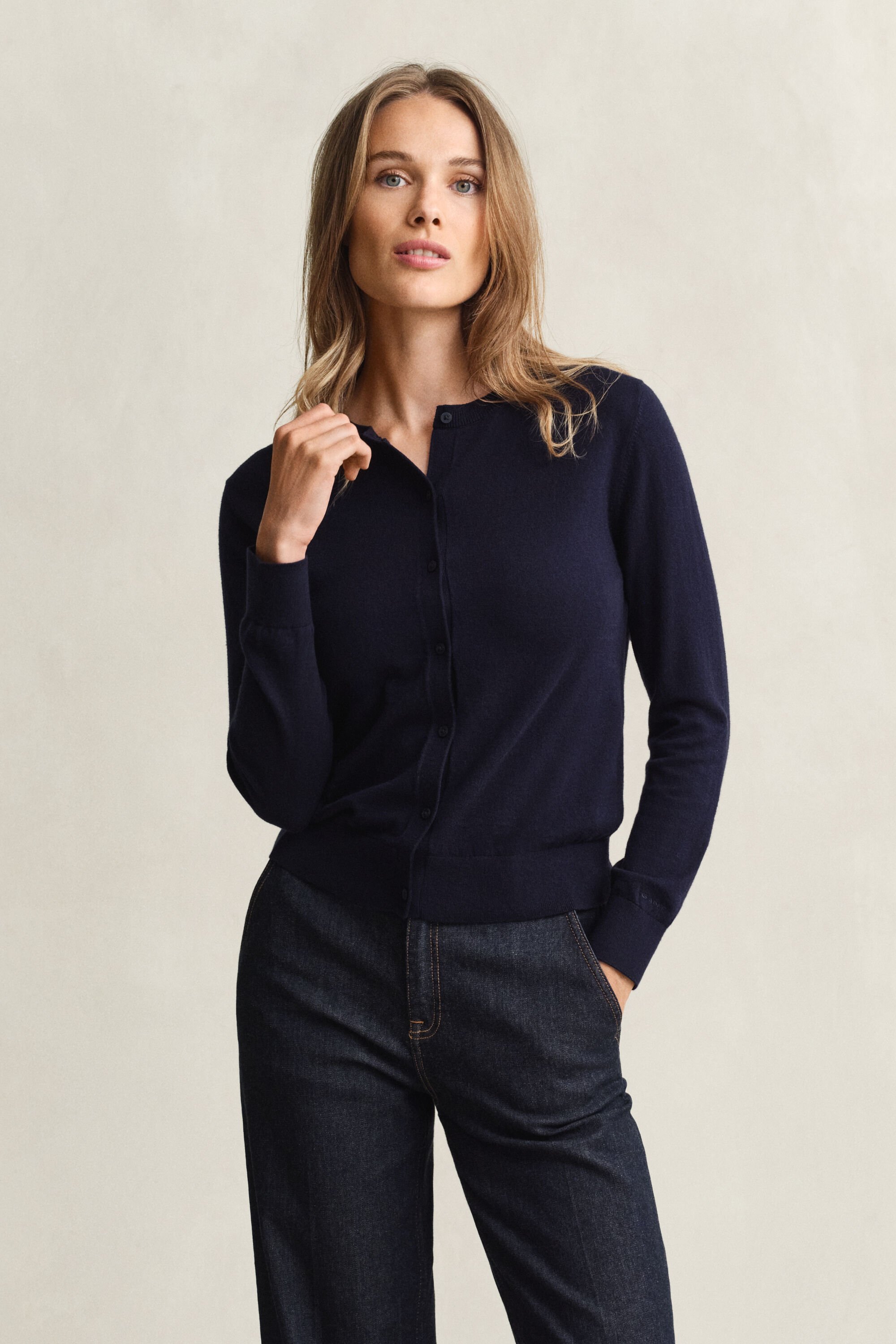 Cárdigan de punto ligero con cuello redondo