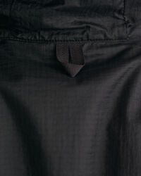 Windbreaker ligero y plegable