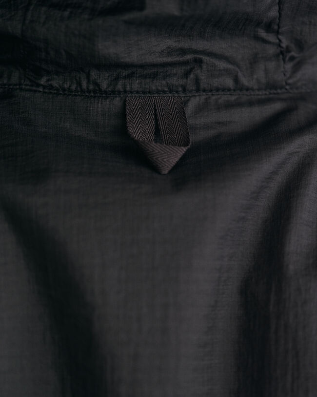 Windbreaker ligero y plegable