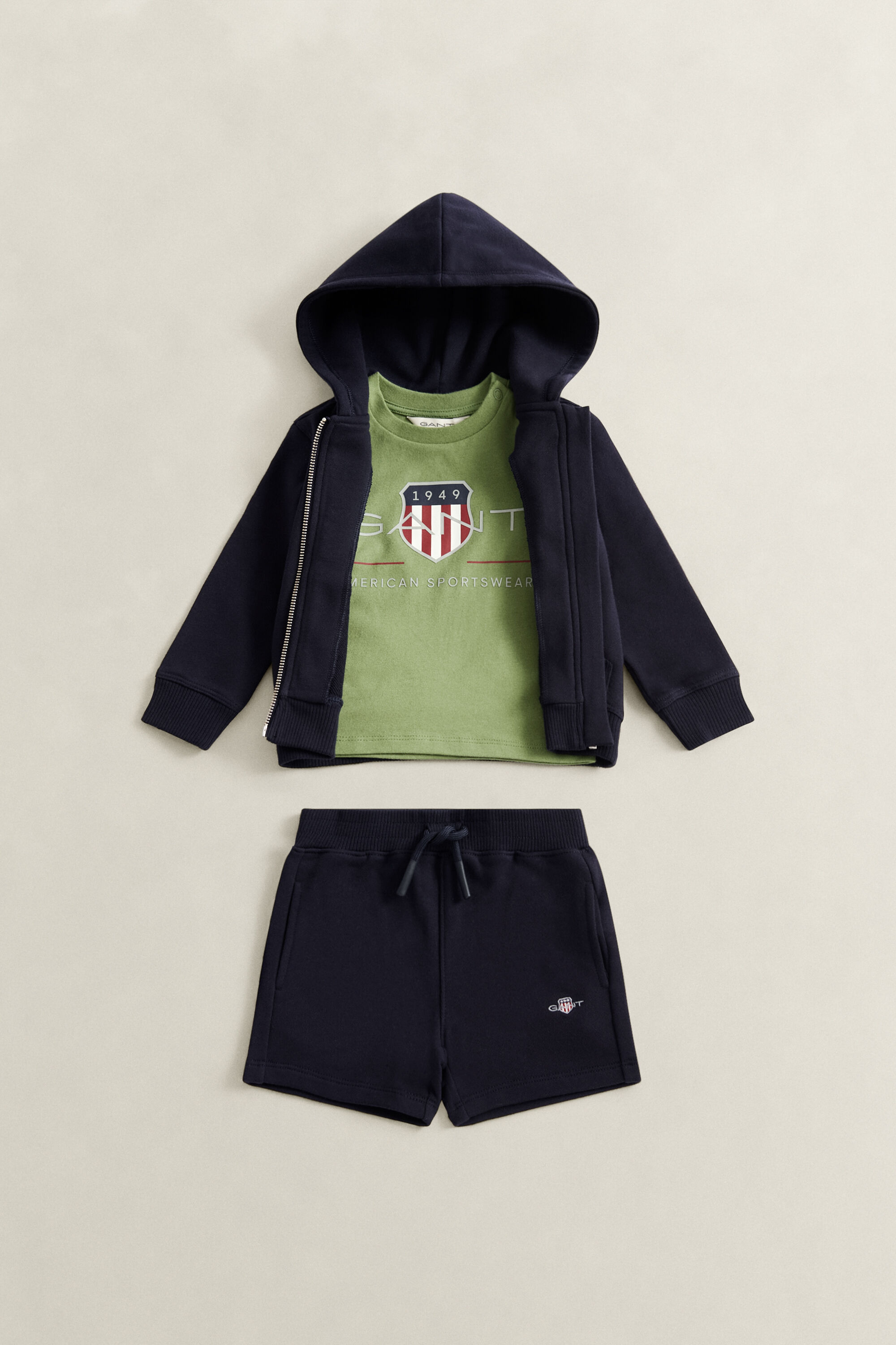 Conjunto de sudadera con capucha y cremallera, camiseta y pantalones de deporte Shield Boys
