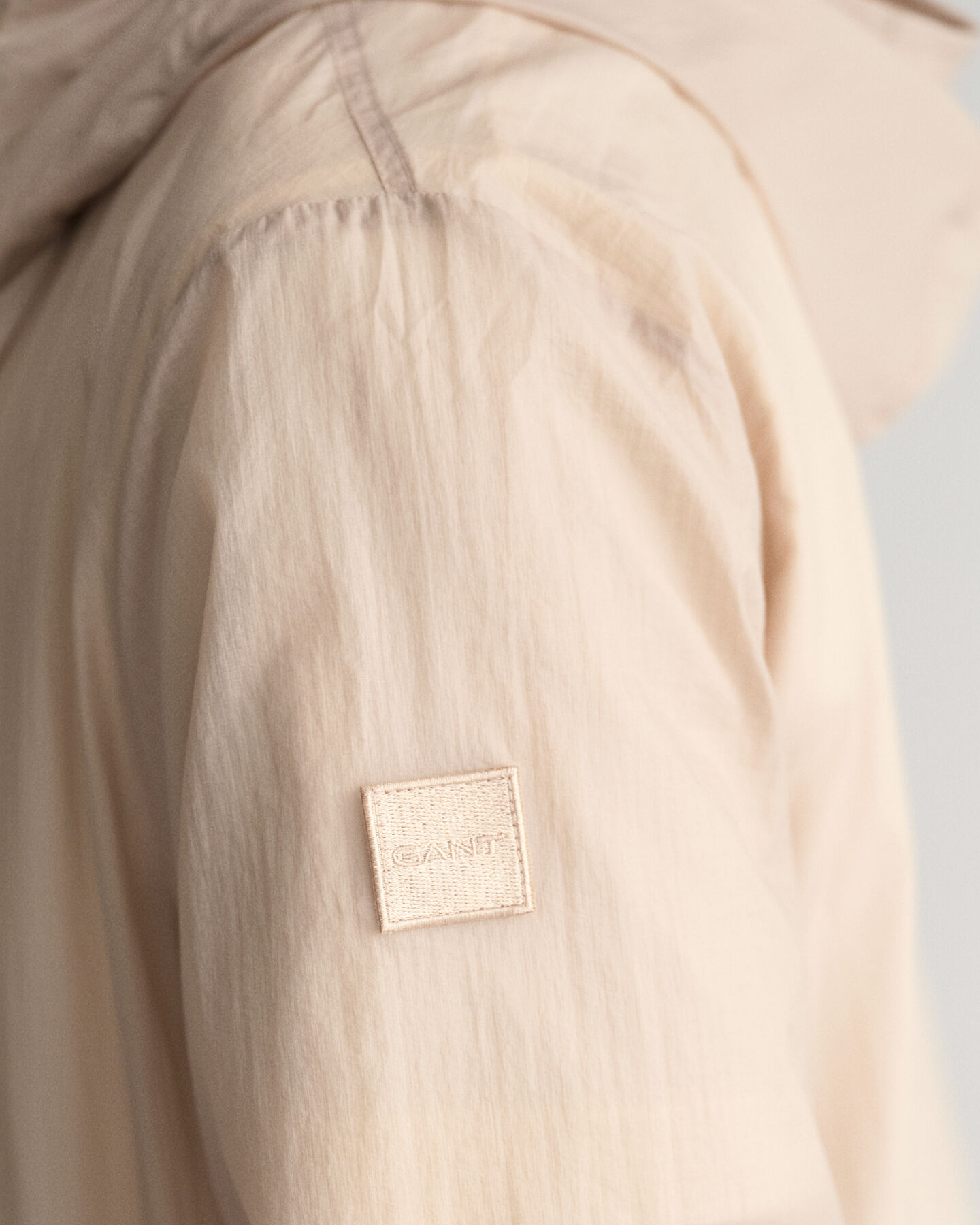 Windbreaker ligero y plegable