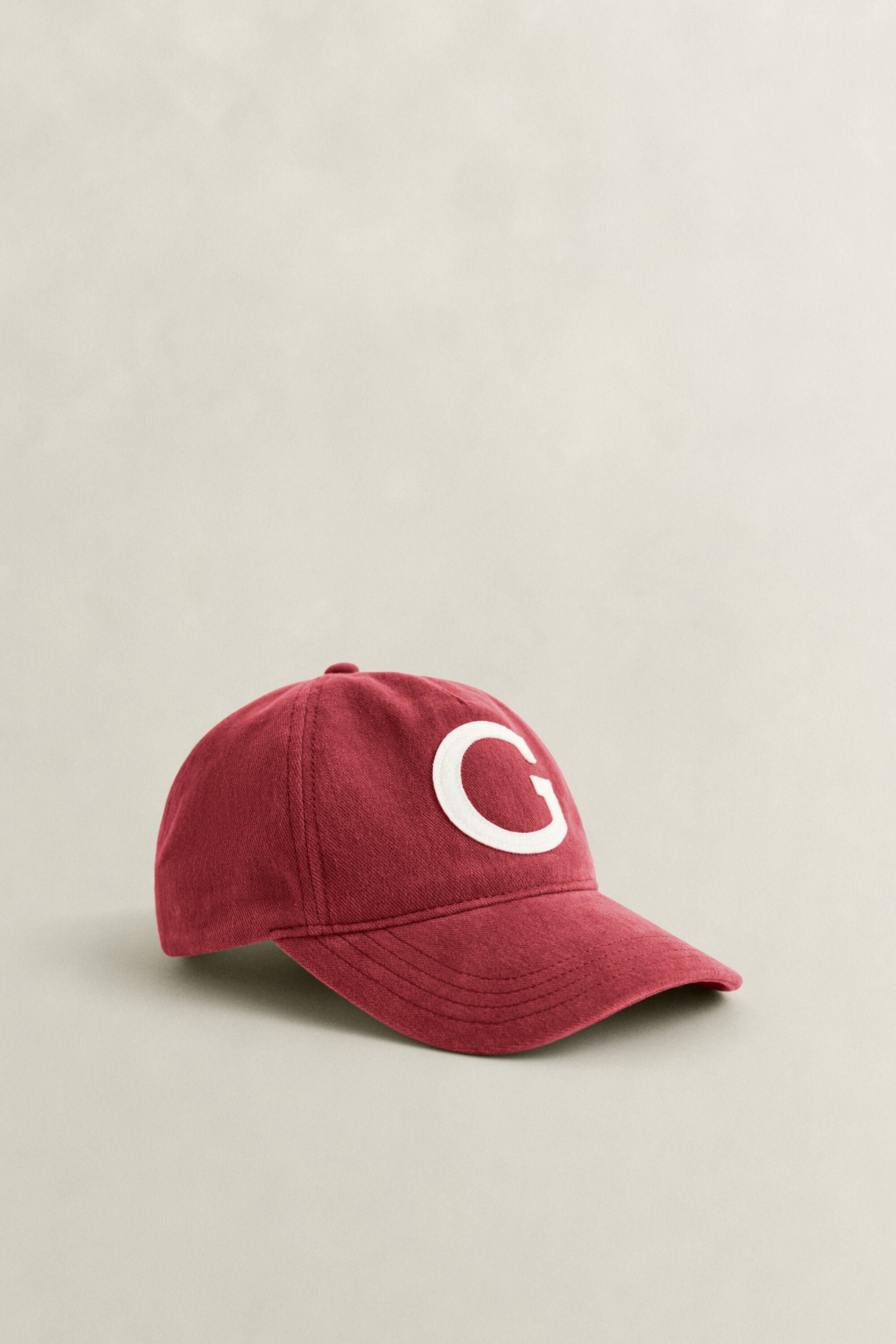 Gorra de molesquín con insignia G