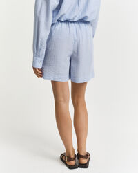 Pantalones cortos de sirsaca a rayas del mismo tono