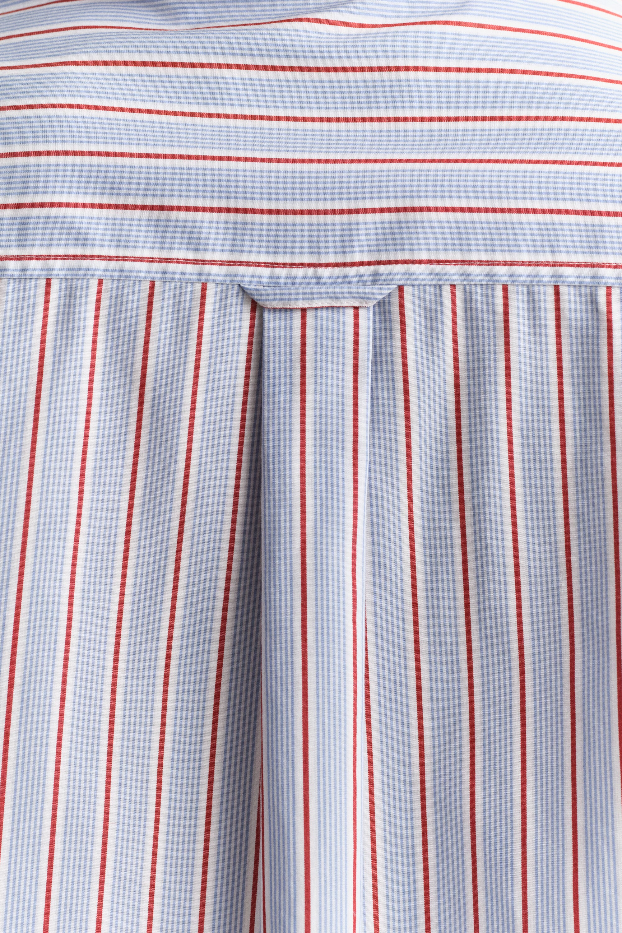 Camisa Regular Fit clásica de popelina a rayas
