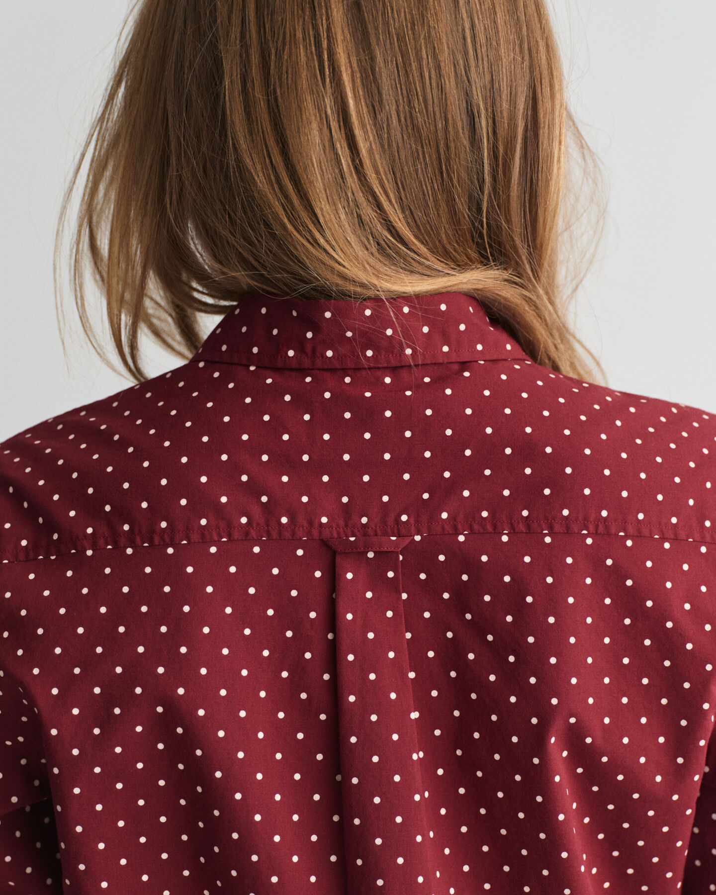 Camisa Regular Fit en gasa de algod&oacute;n con estampado de lunares