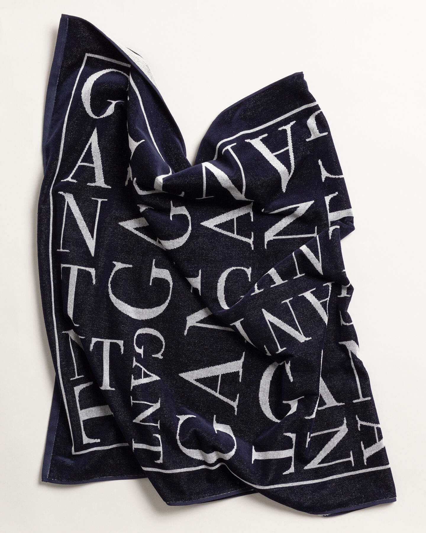 Toalla de playa con estampado Letter 100&nbsp;&times;&nbsp;180