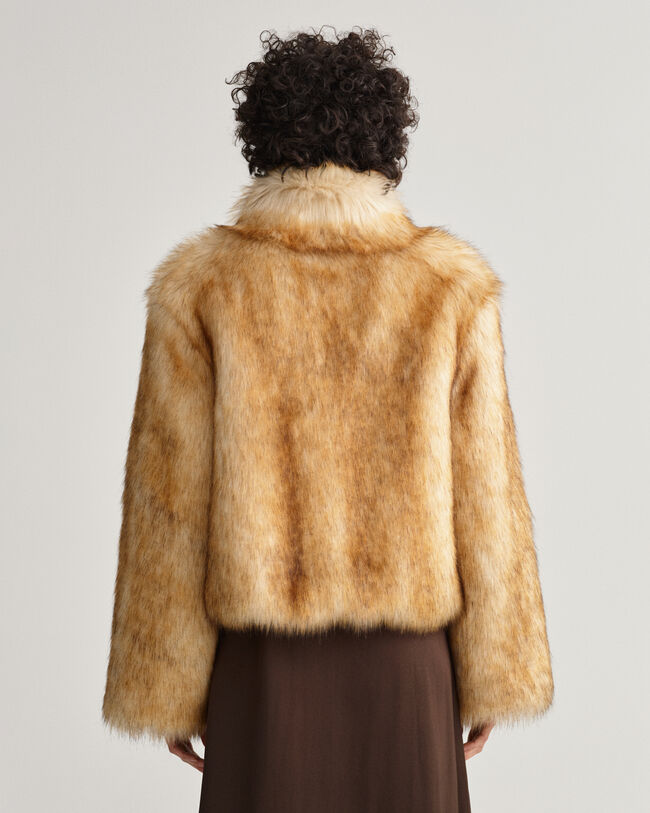 Chaqueta corta de pelo sintético