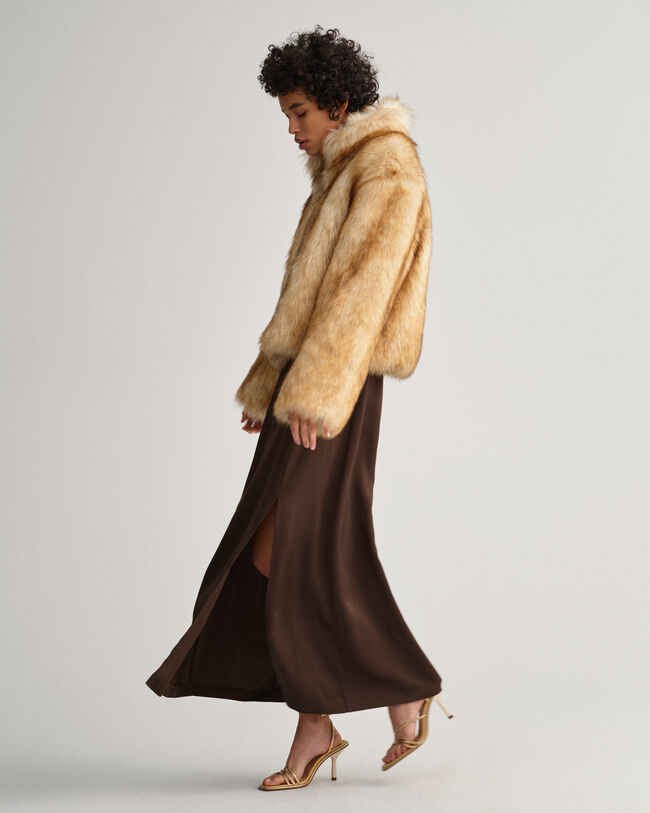 Chaqueta corta de pelo sintético