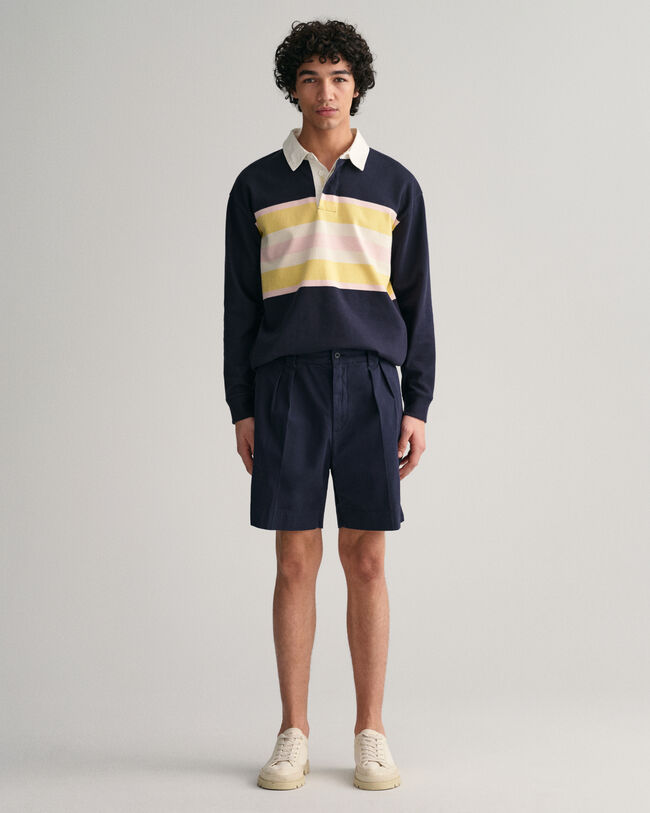 Pantalones chinos cortos de pinzas en sarga