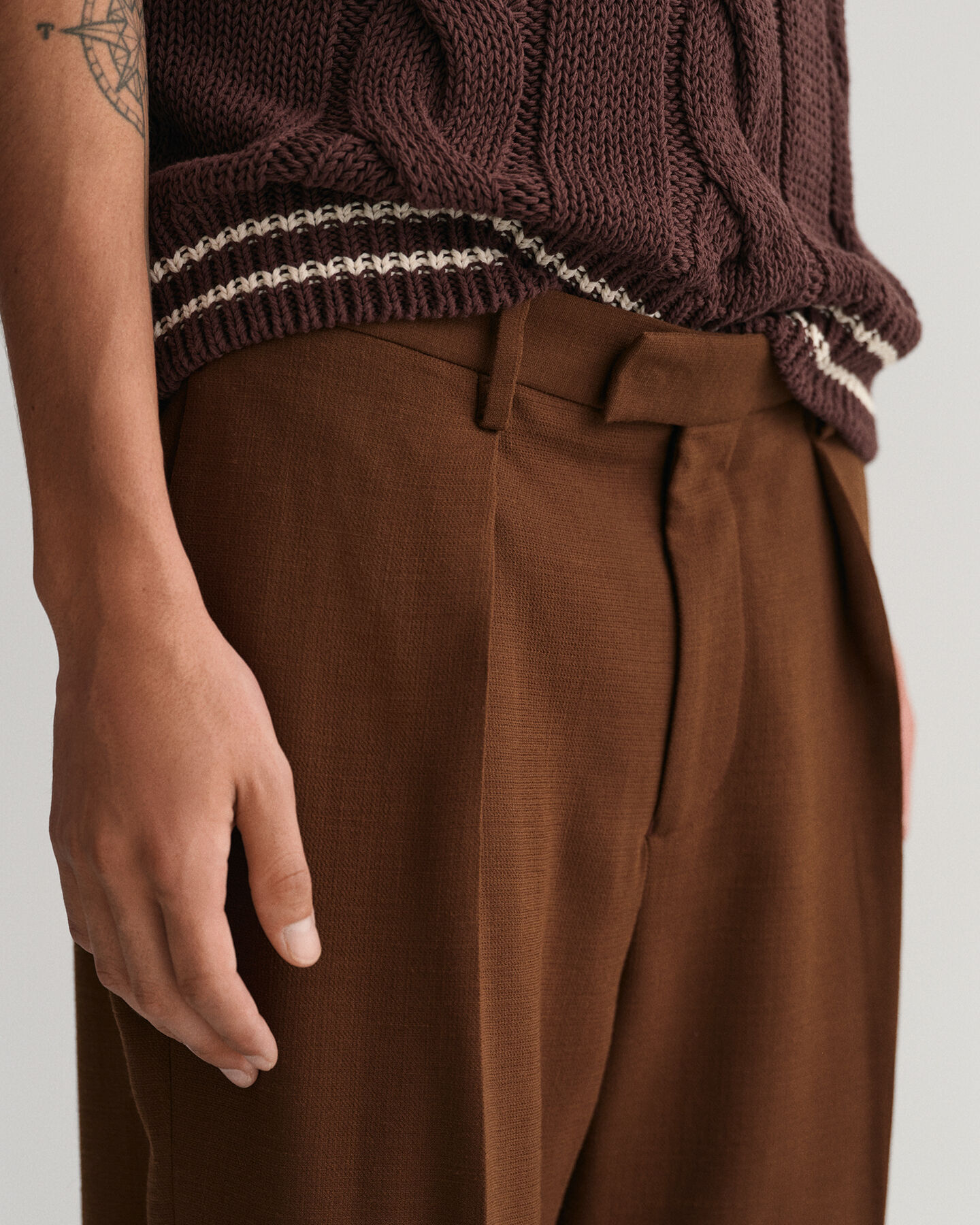 Pantalones de traje con pernera ancha en crepé de lana