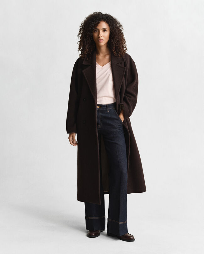 Camiseta Shield con cuello de pico