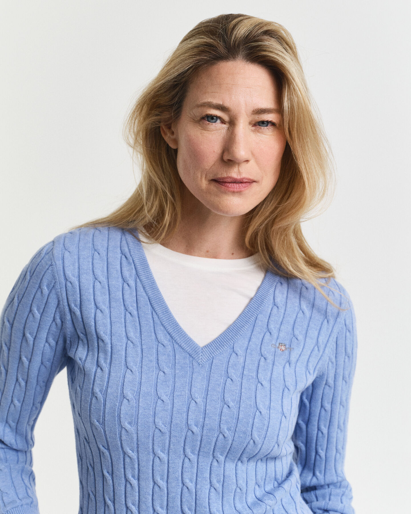 Jersey de punto de ochos con cuello de pico en algodón elástico