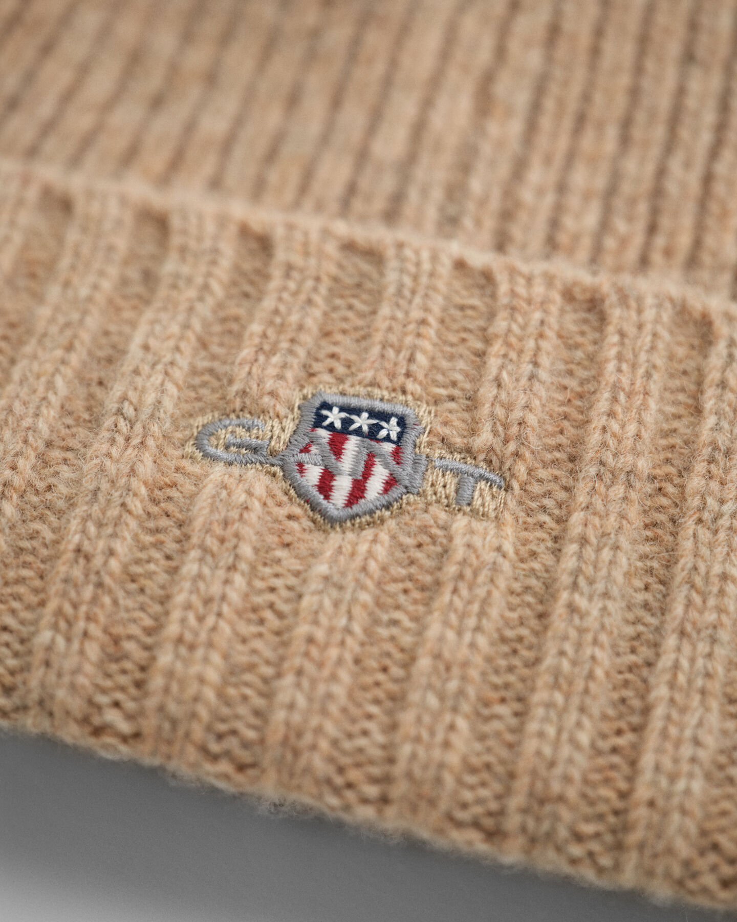 Gorro de lana Shield