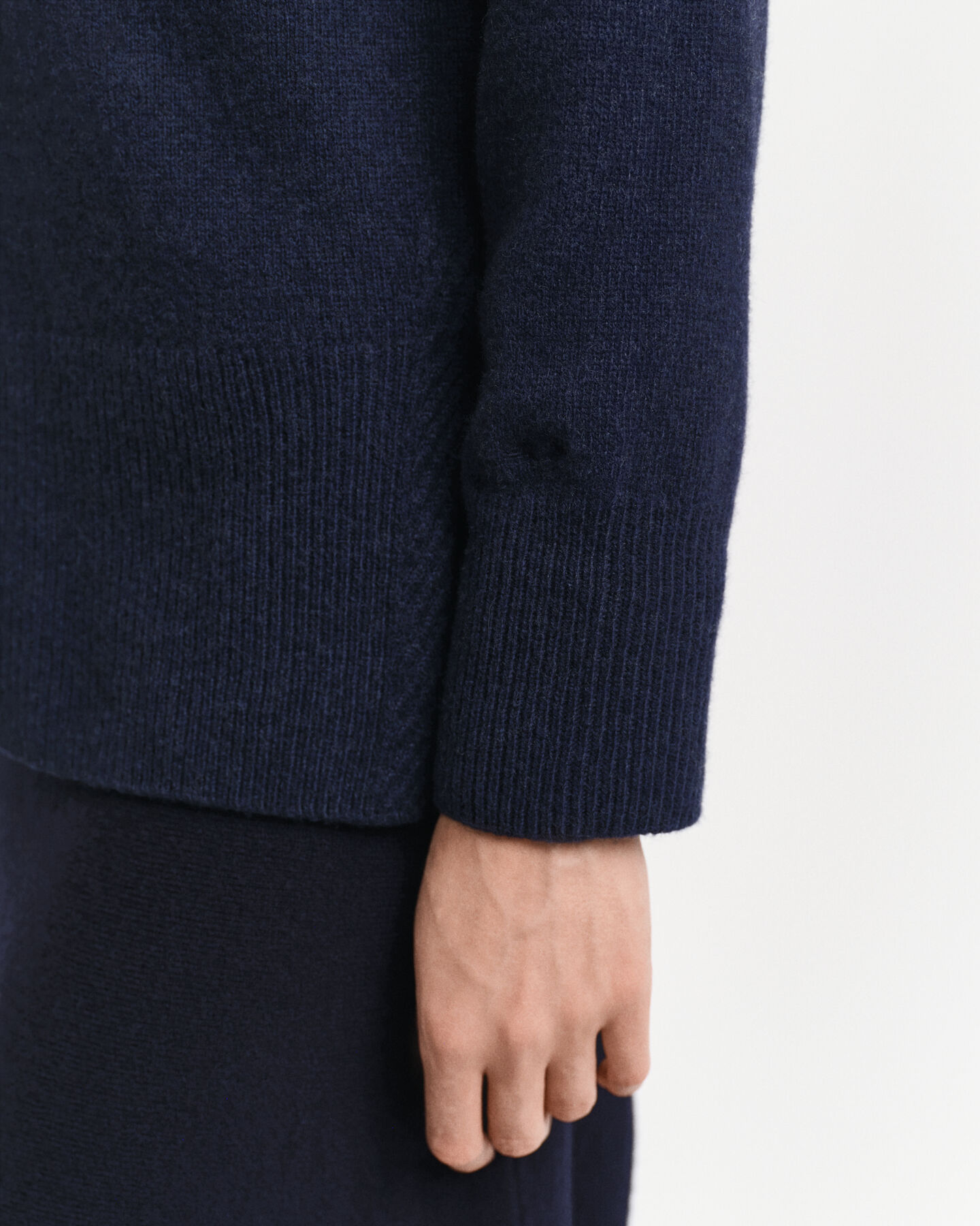 Jersey de cuello de cisne con detalle de espiga