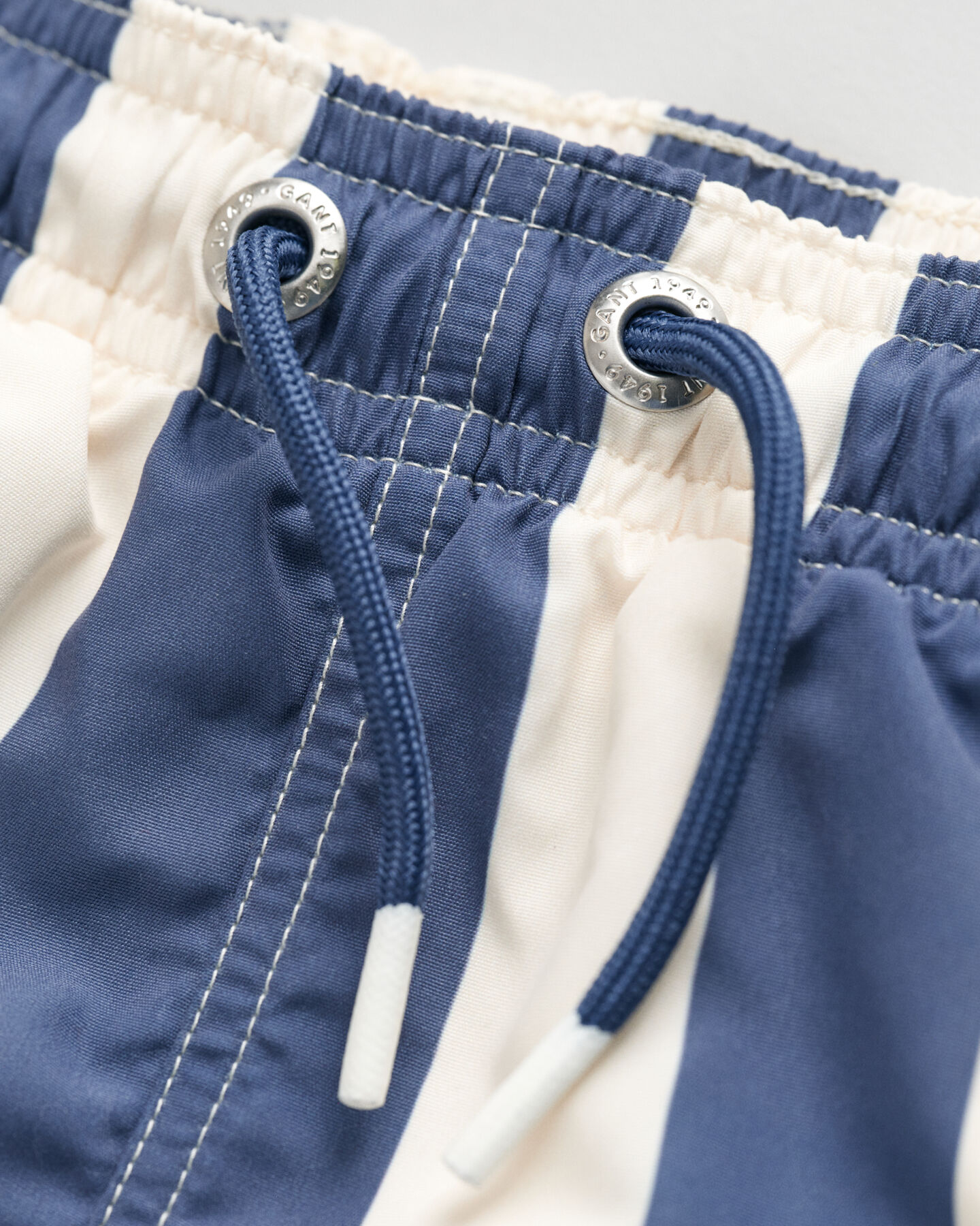 Ba&ntilde;ador con rayas en bloque Boys