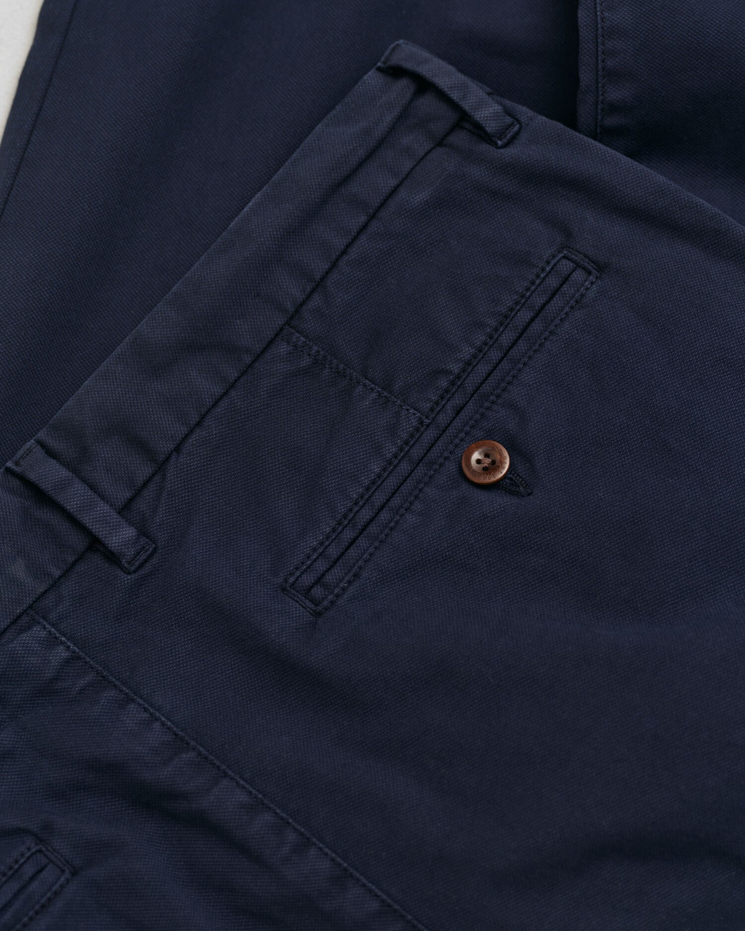 Pantalones chinos estructurados Slim Fit con textura labrada